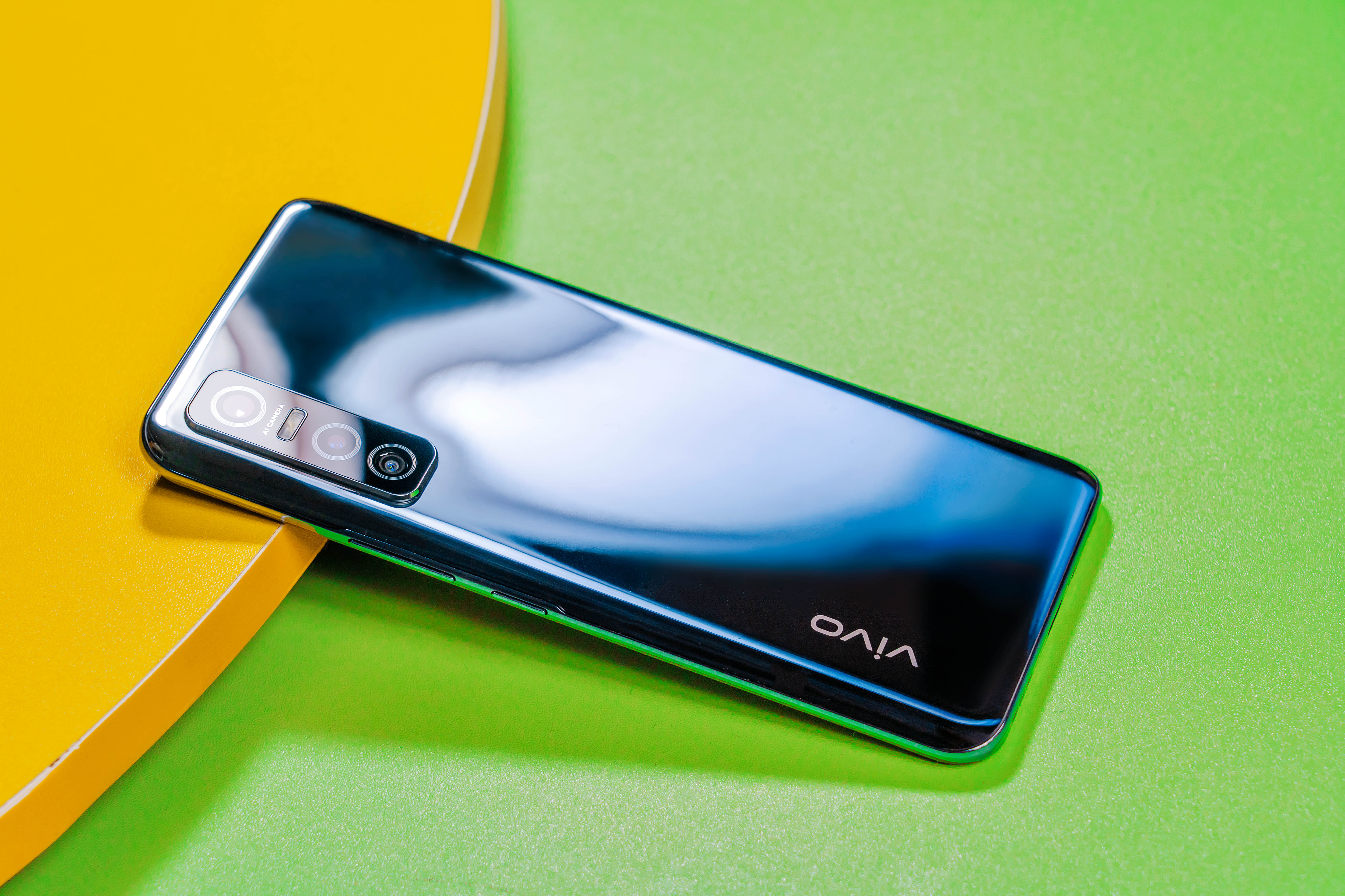 vivoy73s5g版体验屏幕和摄像头升级加量不加价