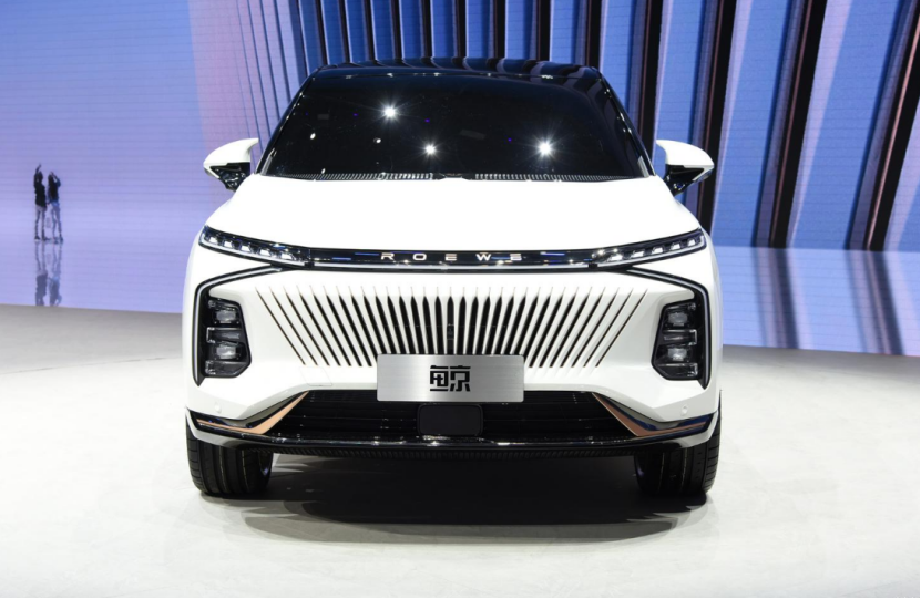 广汽与华为携手造车；上汽无人驾驶出租车年内运营