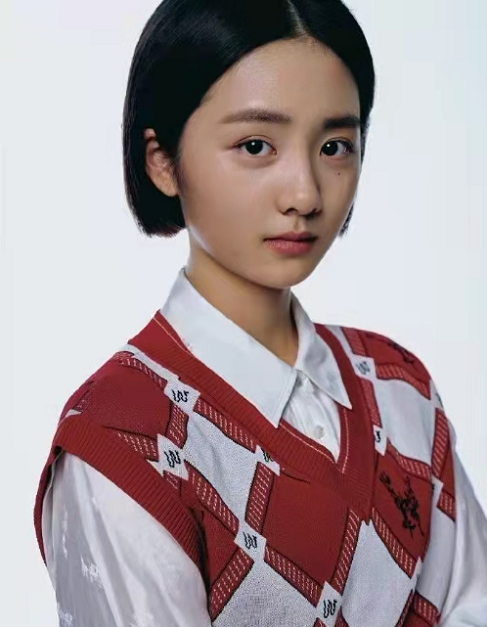 黄多多为出道铺路？再拍时尚大片略显成熟，5岁