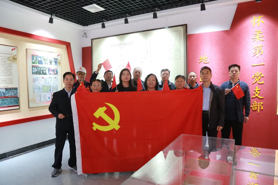 老兵走基层看发展：一路红色一路情 别样发展别样新