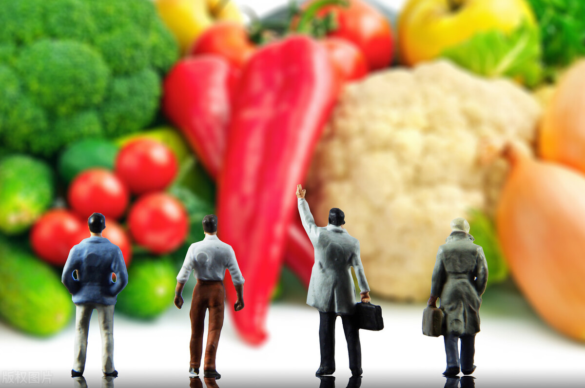 自媒体人，从月入1万到月入100万，只差这4种变现模式