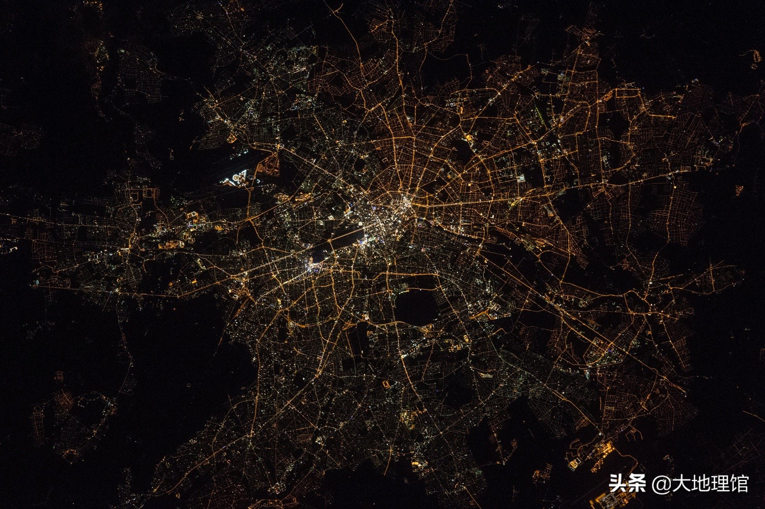 亚特兰大地图(比较全球重要大都市夜间灯光图)