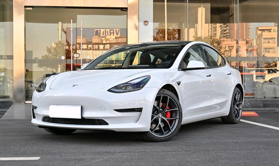 特斯拉Model 3不足25万，外观流畅，内饰粗糙能忍？