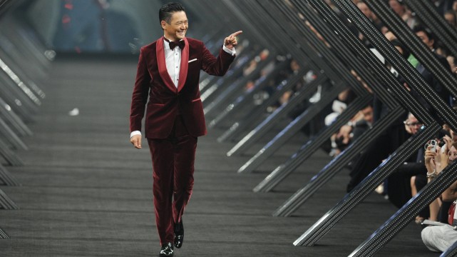 周润发悼念吴孟达，两人曾因钱关系决裂，周润发还骂吴孟达是烂泥