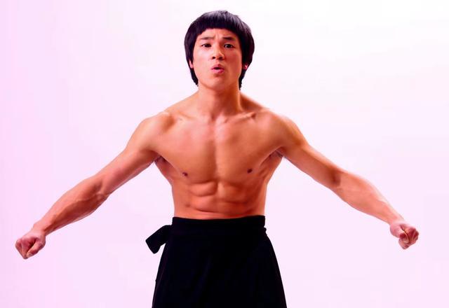 现代李小龙喊话范冰冰：李晨就是个窝囊废，他