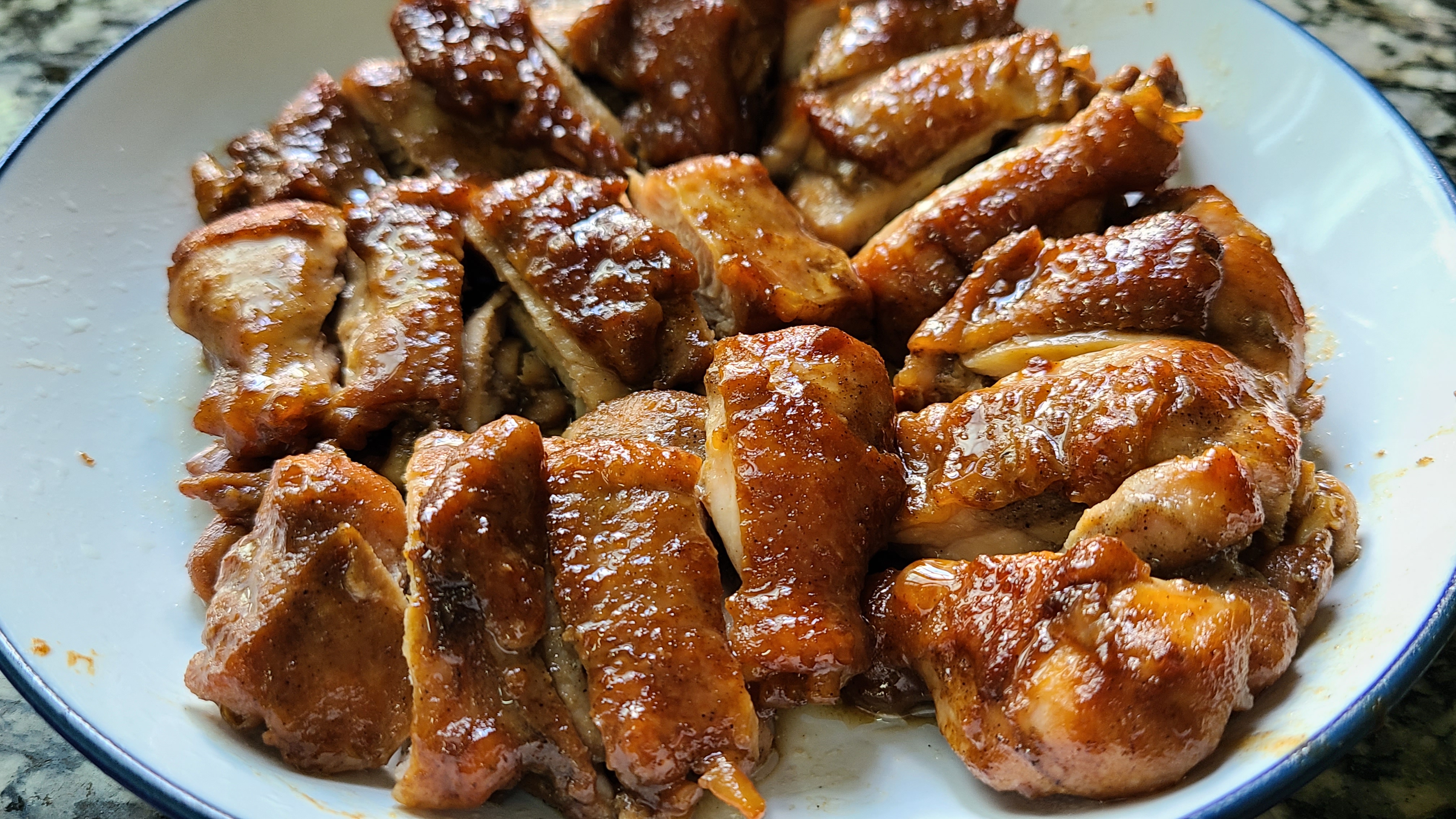 鸡腿别直接炖，广东人教我一个做法，美味好吃，每次都吃光