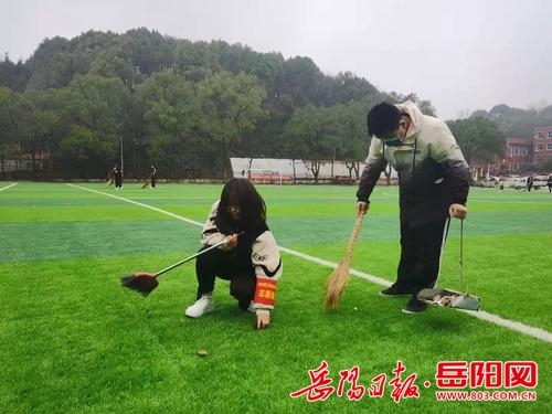 雷锋精神春风拂理工职校