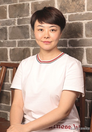 吃飯皇帝大｜以“五色五味”做火土家菜，300平米門店日售12萬元