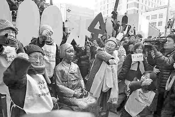 19岁沦为日军慰安妇，被糟蹋致精神失常，临终前