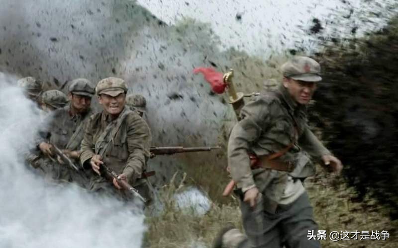 红军陷入苦战，军长受伤、副军长重伤昏迷，参谋长却在和老婆睡觉
