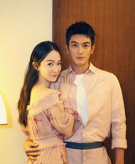 还记得杜江儿子嗯哼吗，和妈妈走机场被偶遇，8岁变化大到认不出