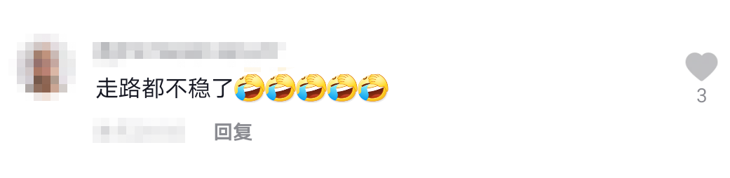 51岁阿宝身体不好？骨瘦如柴走路不稳，羽绒服超紧身家里脏乱差