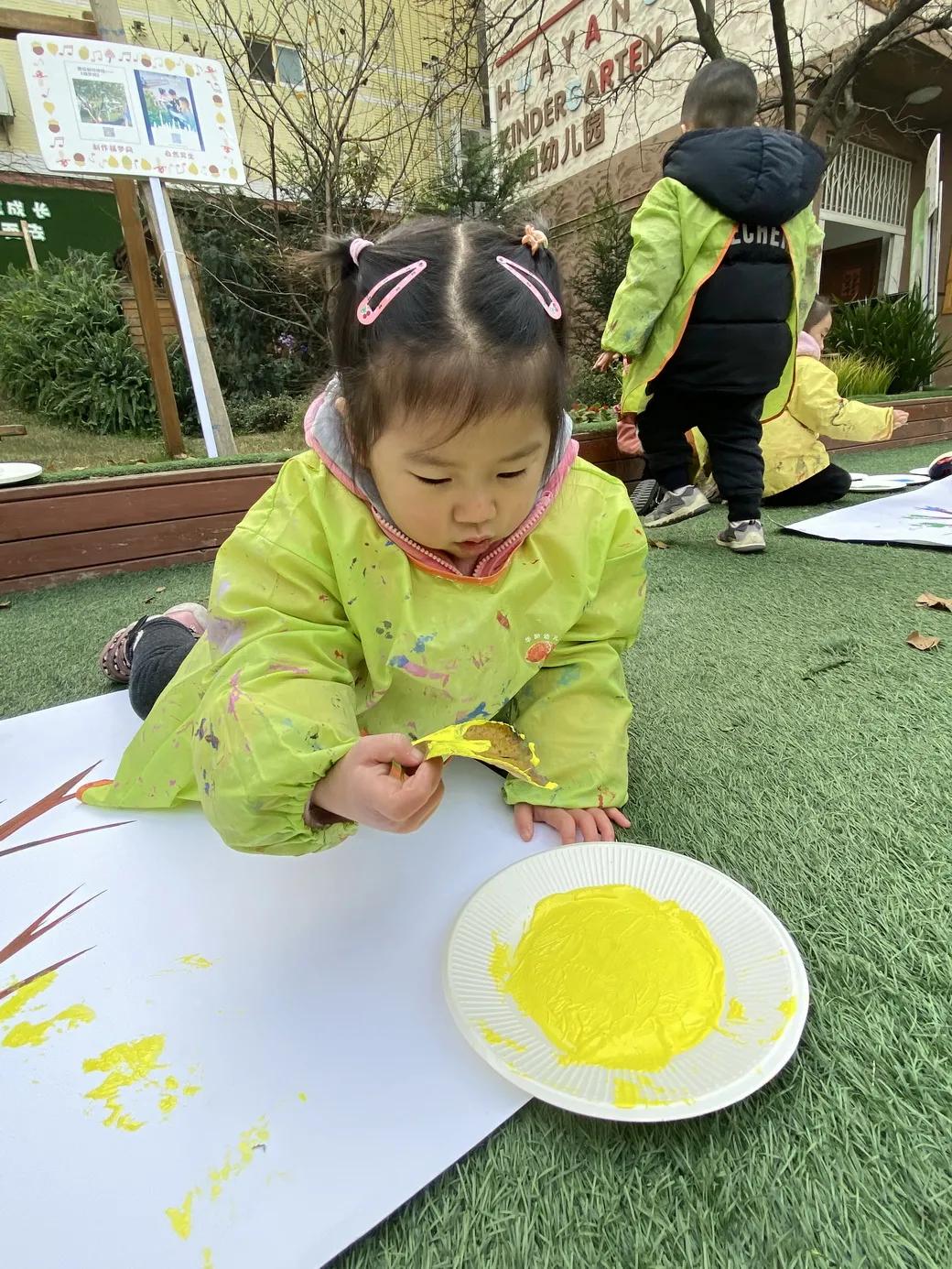 巧用天然材料，感受自然之美丨天府新区华阳幼儿园开展户外活动