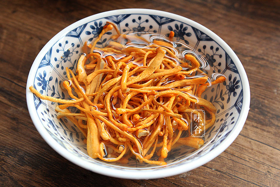 “头伏吃只鸡，一年好身体”，上锅一蒸，营养解馋不上火