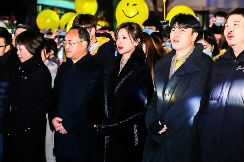 邂逅浪漫流星雨，武汉欢乐谷LIGHTS游乐园元旦启幕