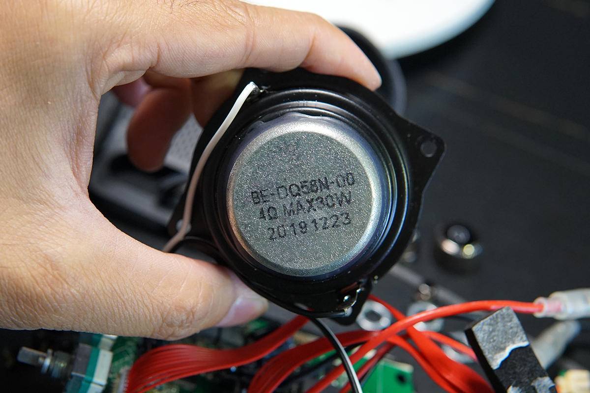 听说这款K歌音箱用的是Bose喇叭，咱们拆来看看