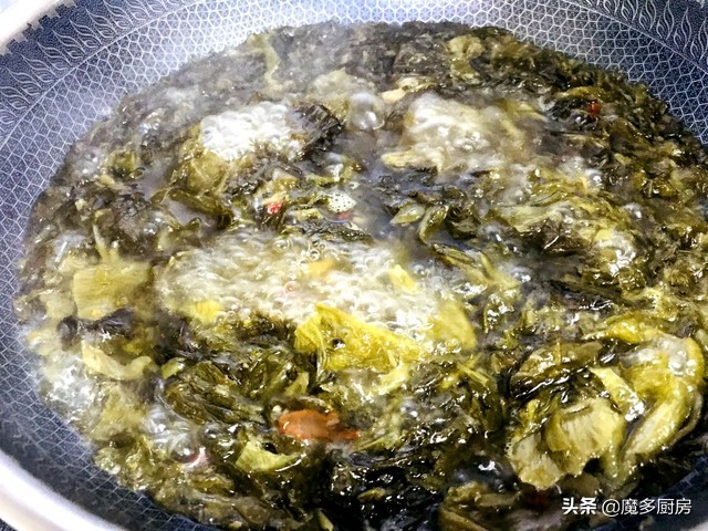 I made a big pot of pickled fish for less than 40 yuan. It was sour and refreshing, so I don’t need to order takeaway in the future.