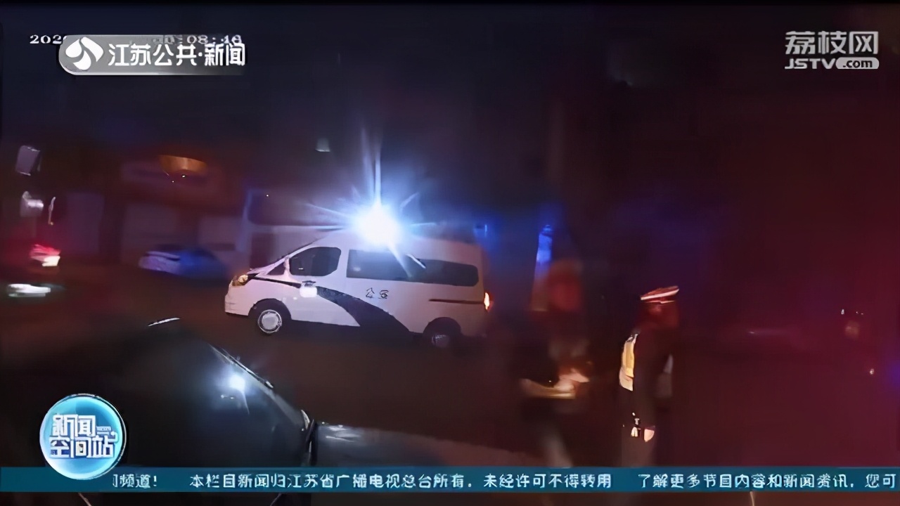 驾驶员车内呕吐不止 民警上前询问发现他醉驾了 还要逞强送同事回家