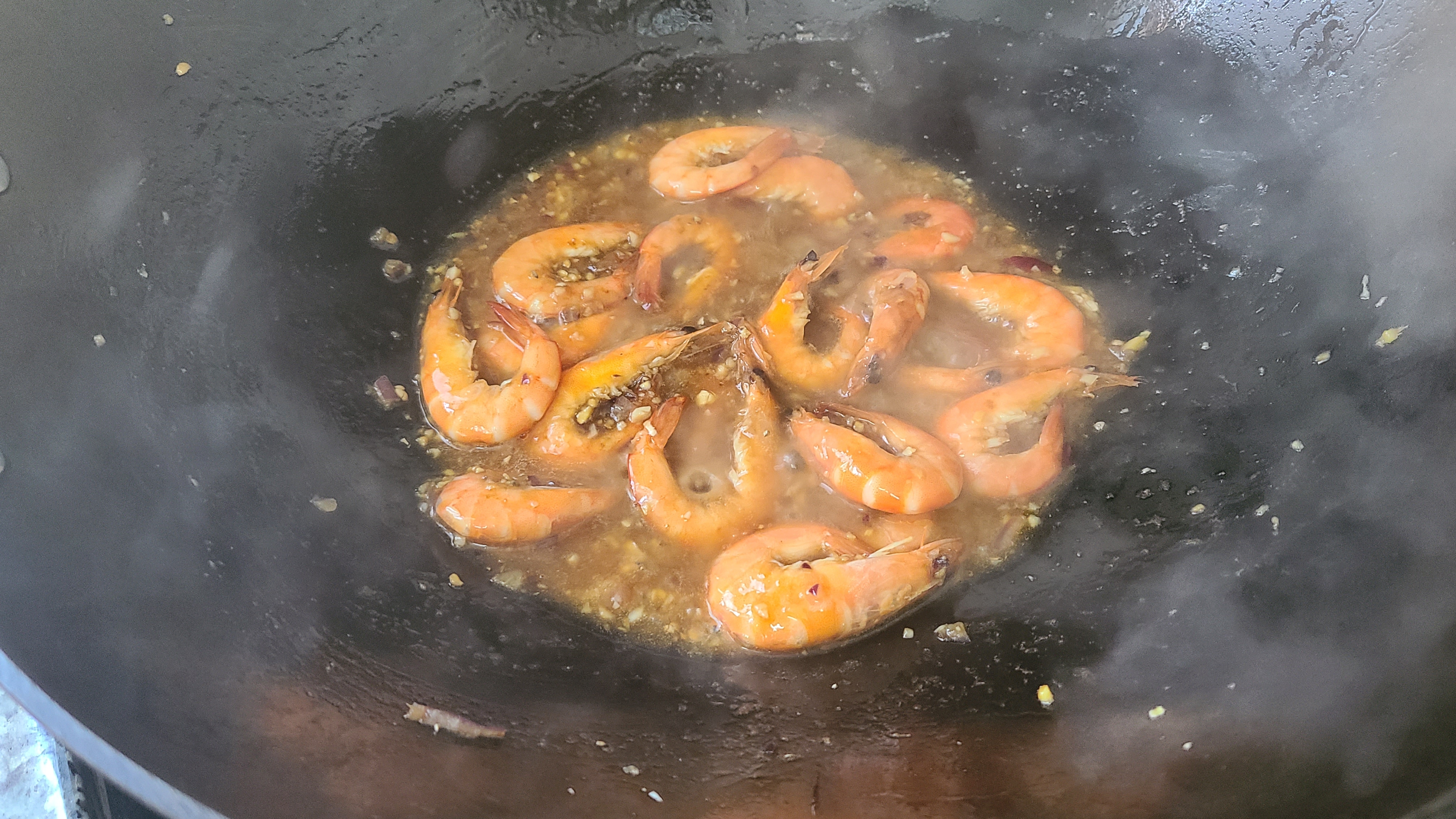 大蝦這樣做更好吃，加一點胡椒碎，又香又開胃，吃了還想吃