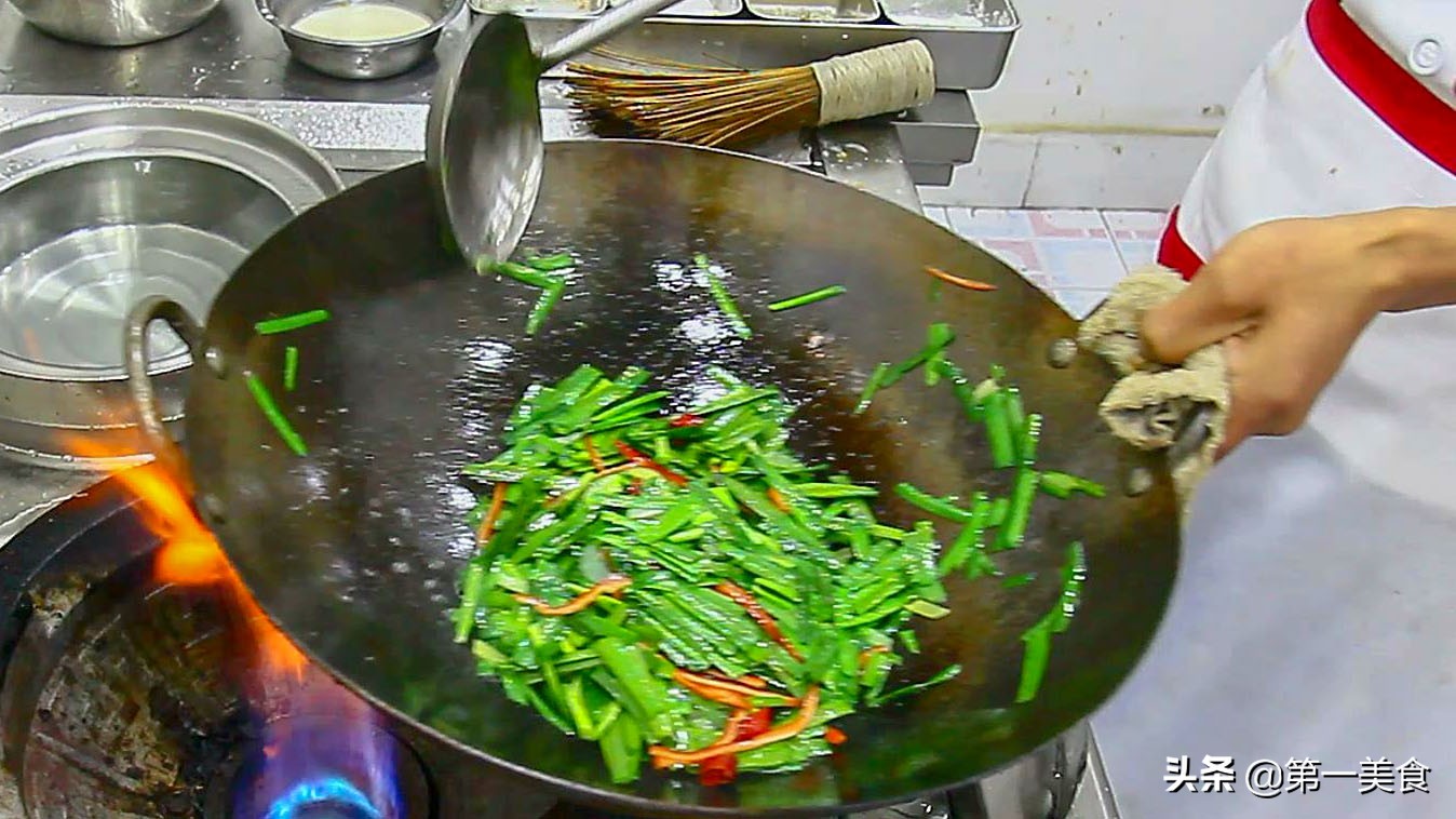 图片[7]-韭菜炒杂粮馒头做法  焦香酥脆 一大盘不够吃-起舞食谱网