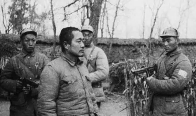 淮海战役，杜聿明被俘的真实经过：自曝身份要求见陈毅