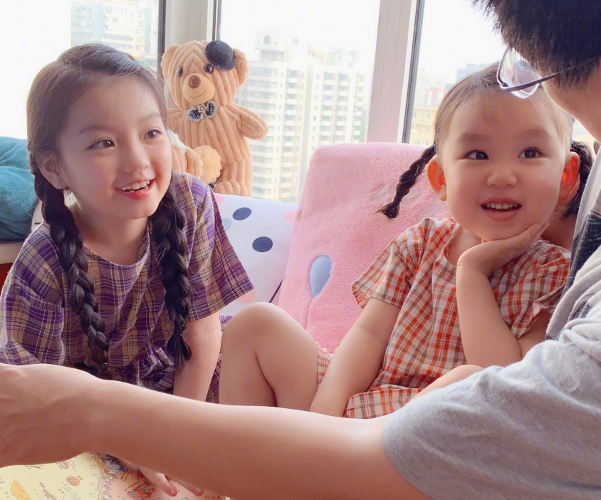 阿拉蕾亲妹妹照片曝光，两姐妹如同复制粘贴，这颜值也太好看了吧