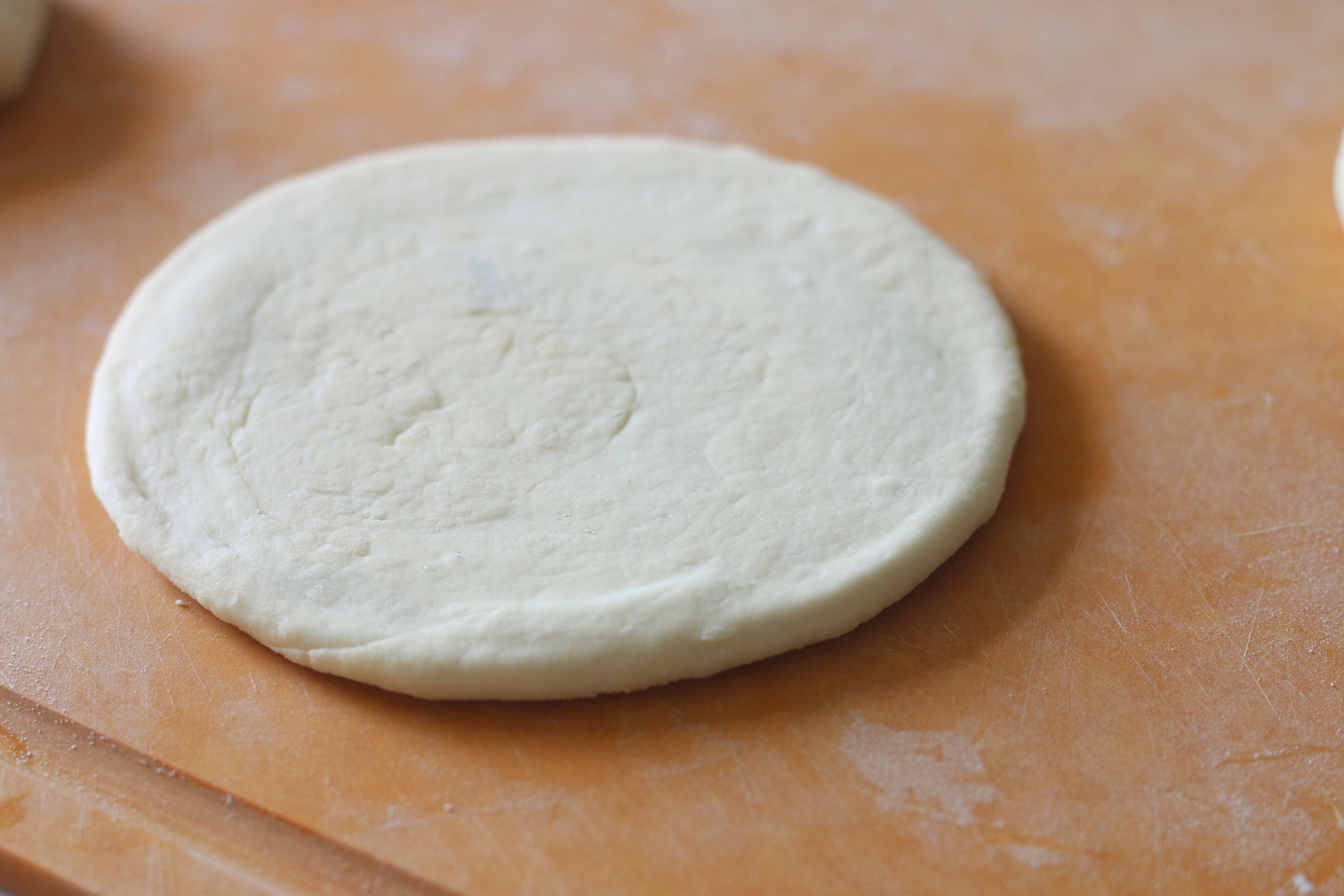 猪肉降到9块，烙几个火烧，卤1锅肉，剁碎一夹，太香了