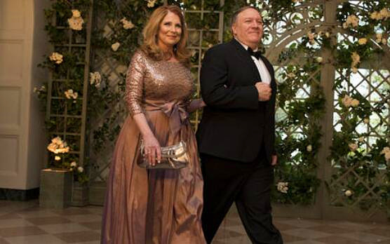 蓬佩奥刚被隔离，马克龙就确诊新冠，刚与欧盟