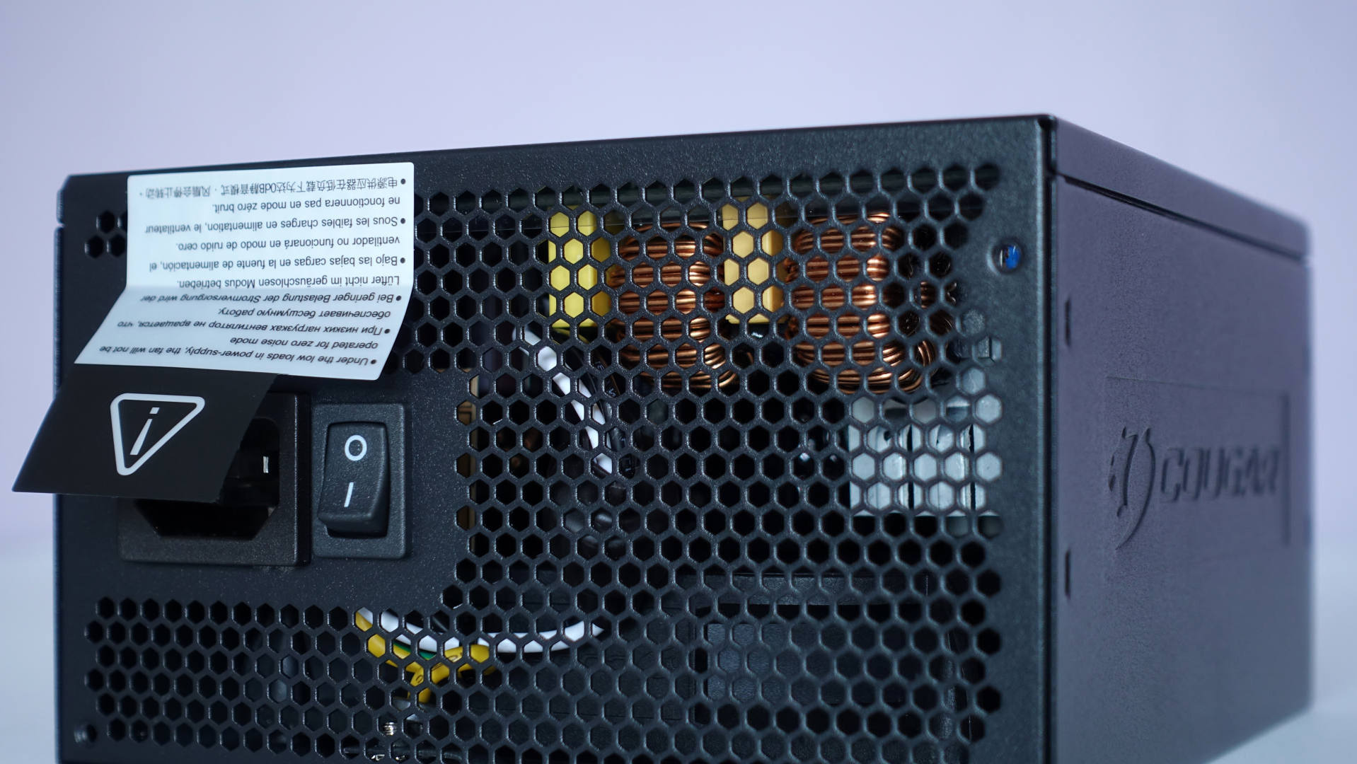 骨伽GEX 850W：风扇智能转停，电压稳定