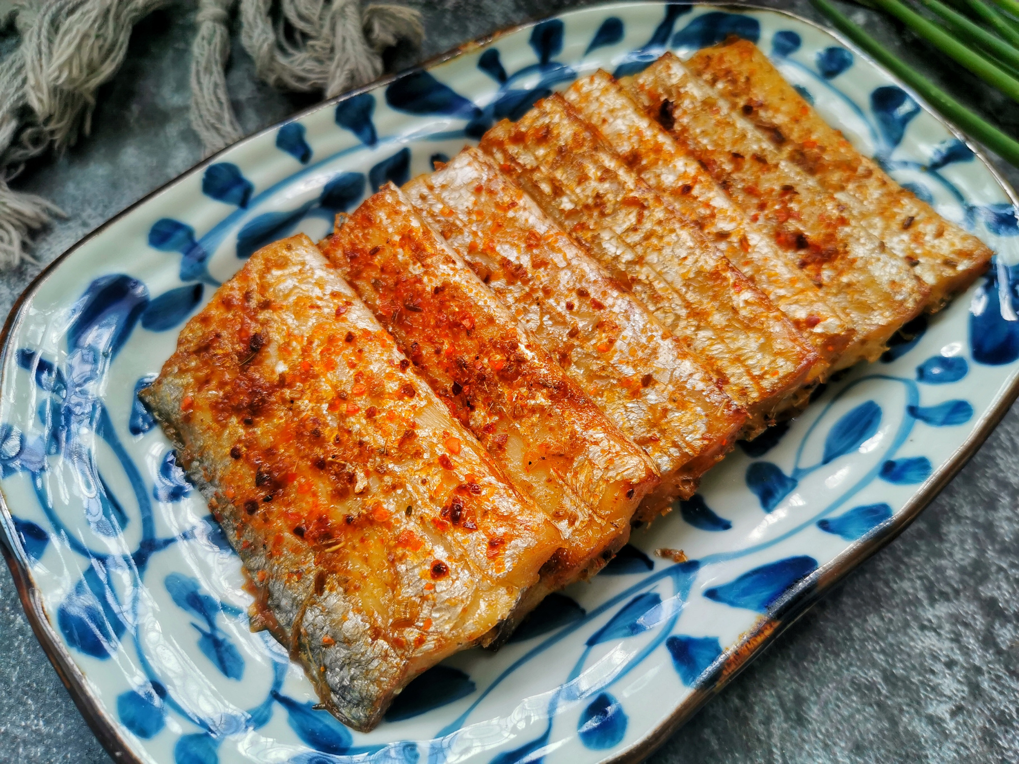 秋天了，有钱没钱多吃这鱼，肉嫩刺少，不裹粉不油炸，无油烟吃法