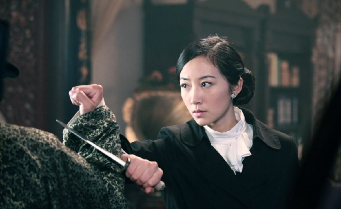 國(guó)軍美女特工潛伏大陸30年，為了隱藏身份，嫁給農(nóng)民生下8個(gè)孩子