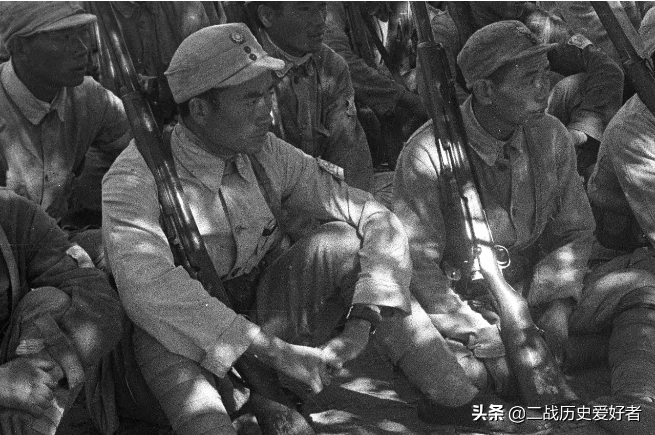 从一张八路军树下乘凉图，看看八路军主力部队武器装备有多好