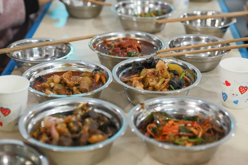 老师，您笑起来真好看——记双流区金桥小学“三八”妇女节活动