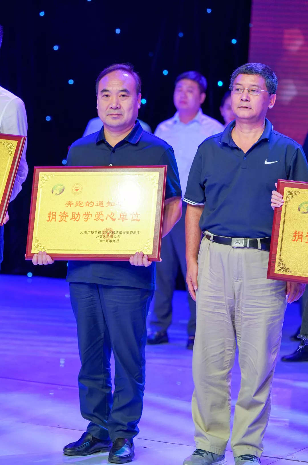 责任托起梦想 爱心成就公益丨宏达集团捐资助学“奔跑的通知书”