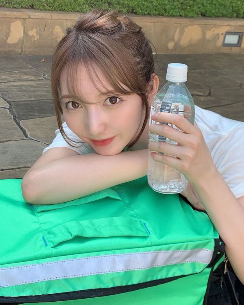 The most beautiful takeaway girl in Japan, what is the experience of a