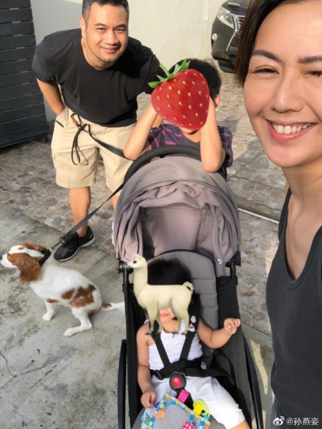 孫燕姿與老公貼頭合照慶結婚十週年，罕曬一家四口全家福超溫馨