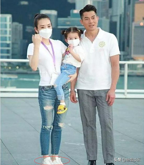 年过半百的郭富城娶小22岁的娇妻，一家人甜蜜同框，简直羡煞旁人