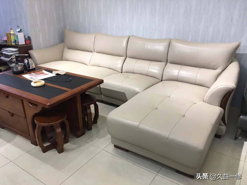 Don't throw away old sofas. Changing the leather of the sofa is the