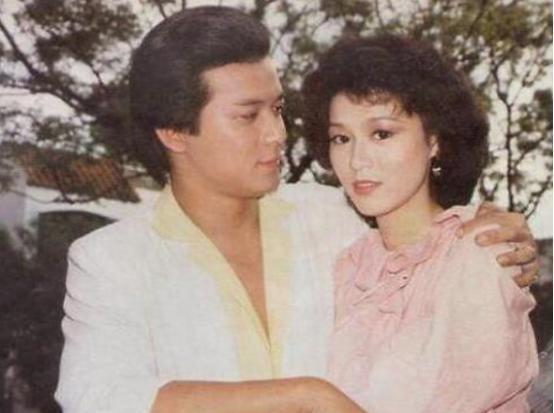 胡杏兒丈夫曬與黃日華合影，黃日華笑容滿面疑走出喪妻之痛