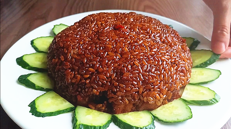 五花肉不要紅燒啦，淋2個雞蛋，你想不到的做法，每次上桌不夠吃