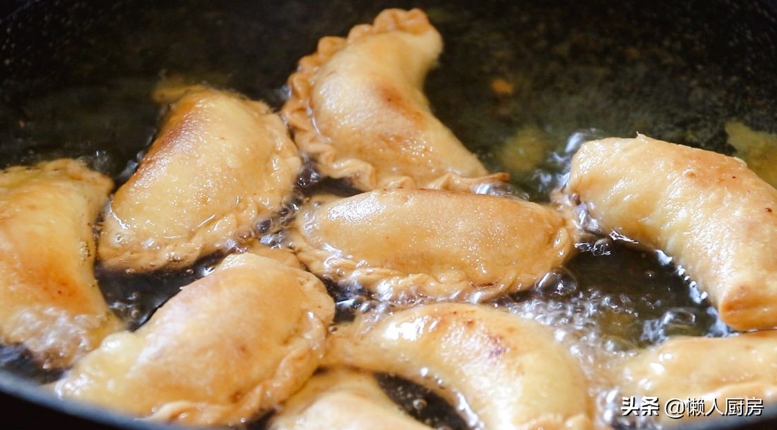 過年做這道小吃，包滿花生餡，寓意錢包滿，是招待客人必備的食品