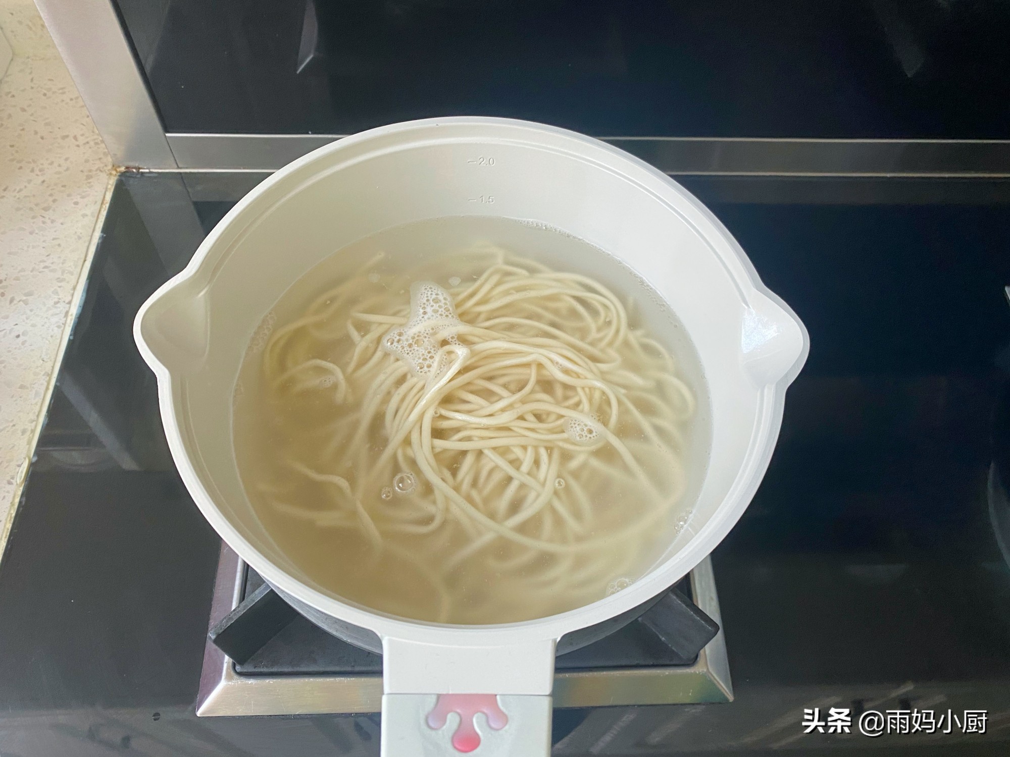 打滷麵怎麼做才好吃？ 分享一道打鹵的家常做法，醬香濃郁吃不膩