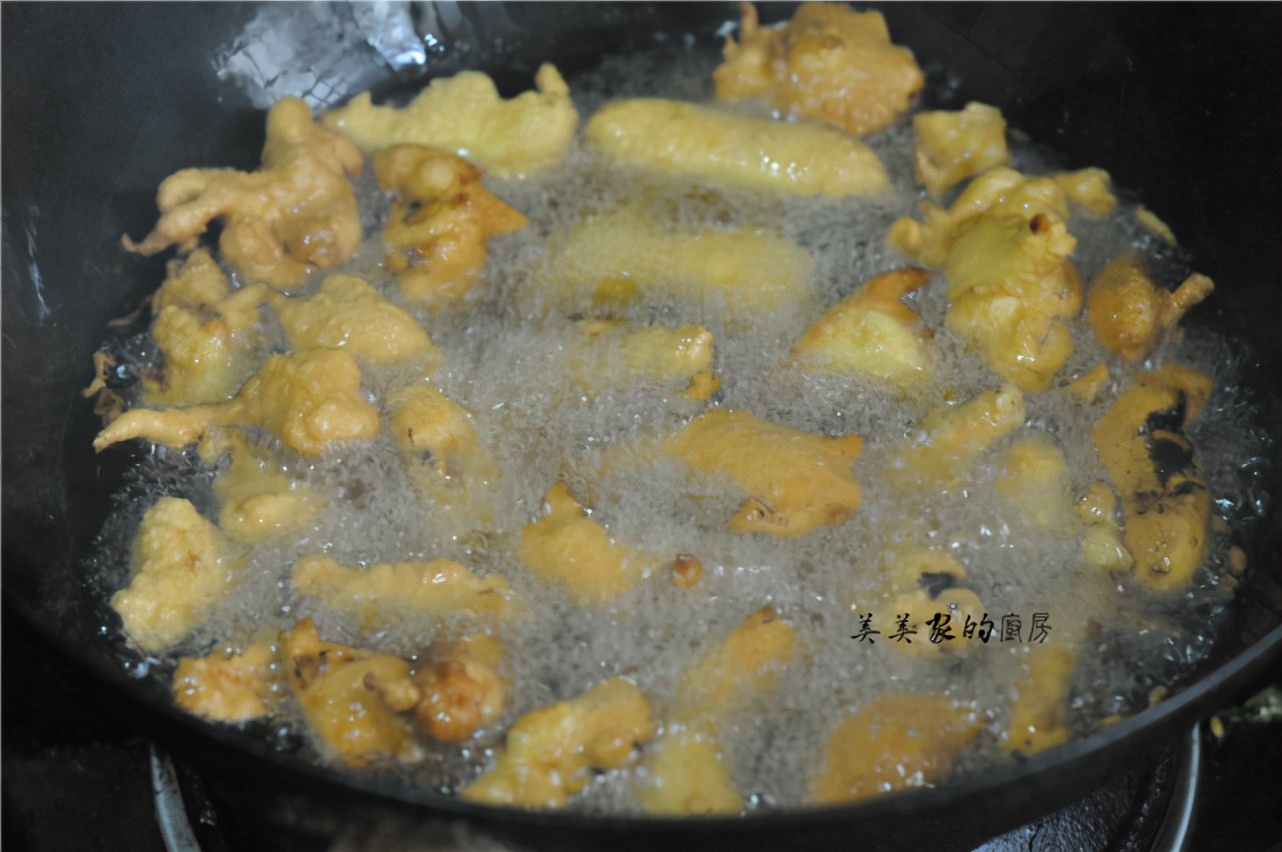 榴蓮皮加雞蛋，簡單一攪，秒變外焦里嫩榴蓮酥，比炸雞腿還香