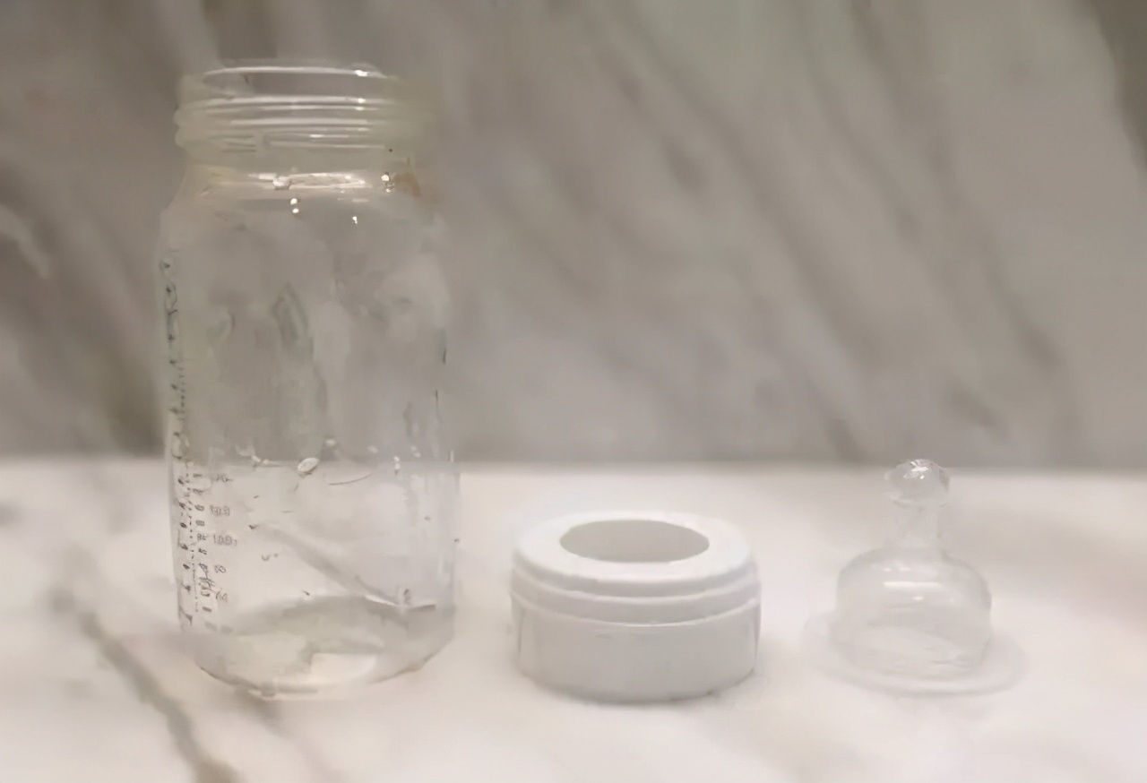 Sterilize baby bottles, do you still think boiling water is enough