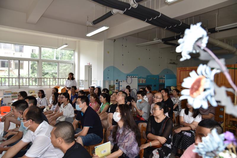 德慧自然，静待花开——德阳市第一幼儿园家长会