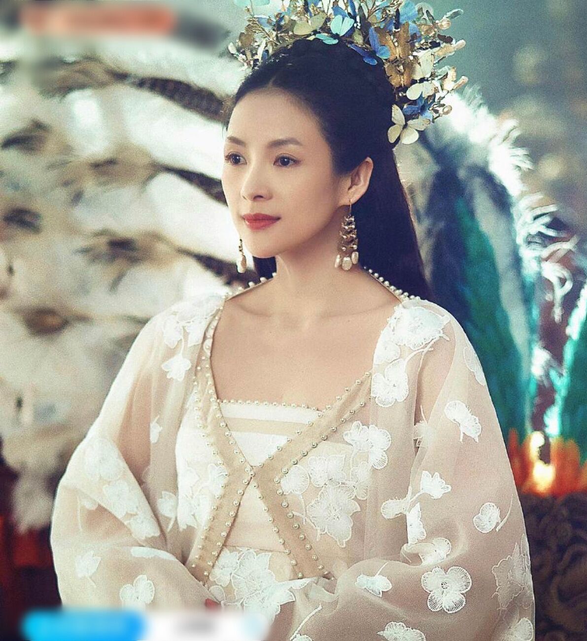 42岁章子怡首次当导演，与小6岁男星演夫妻，却被网友嘲讽像母子