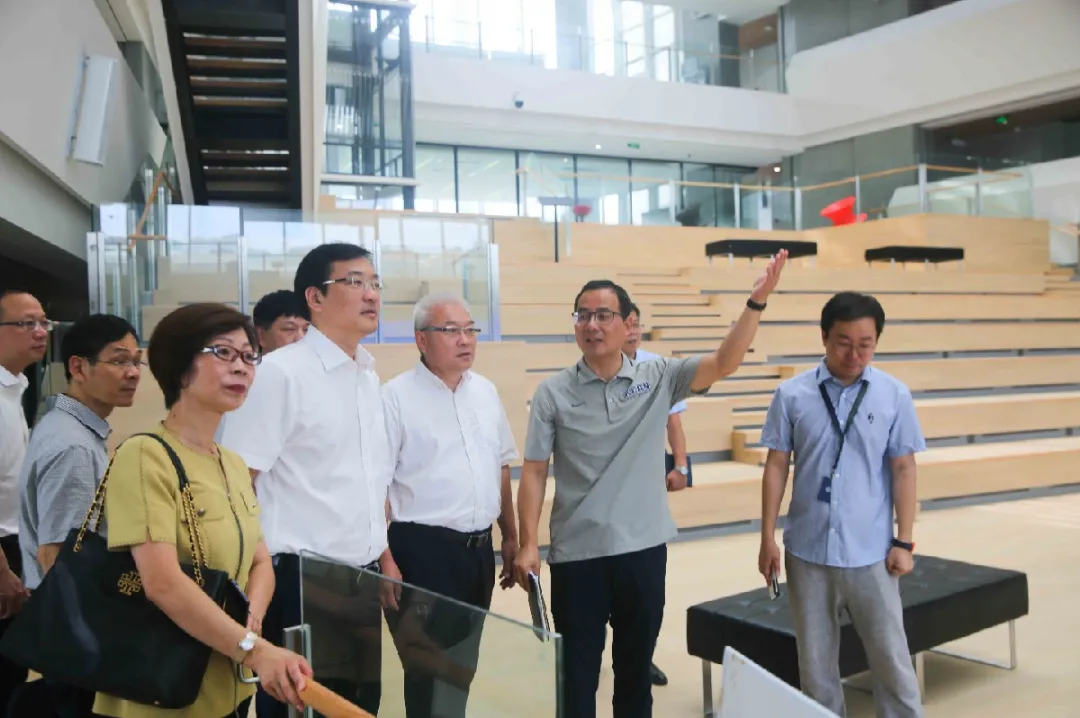 省审计厅副厅长白剑峰一行来我校调研