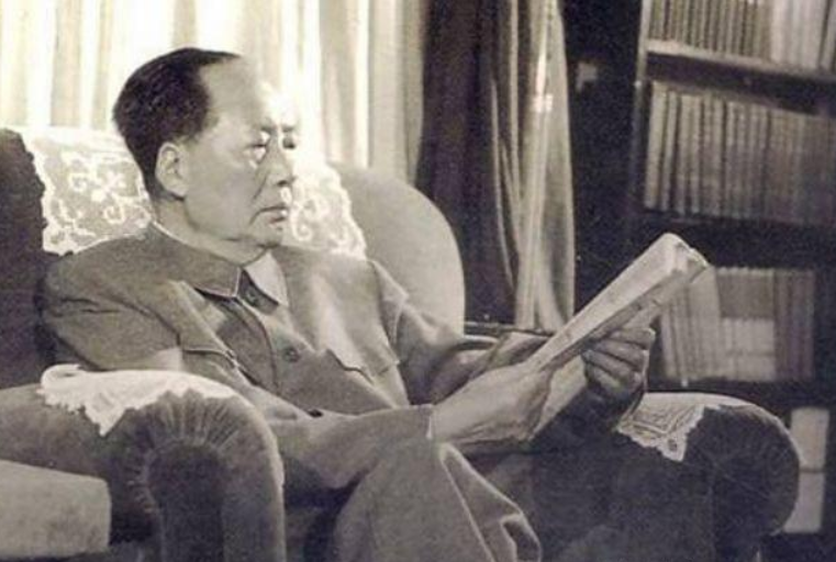 1990年张学良恢复自由，记者问他最佩服谁，他不假思索说出3个人
