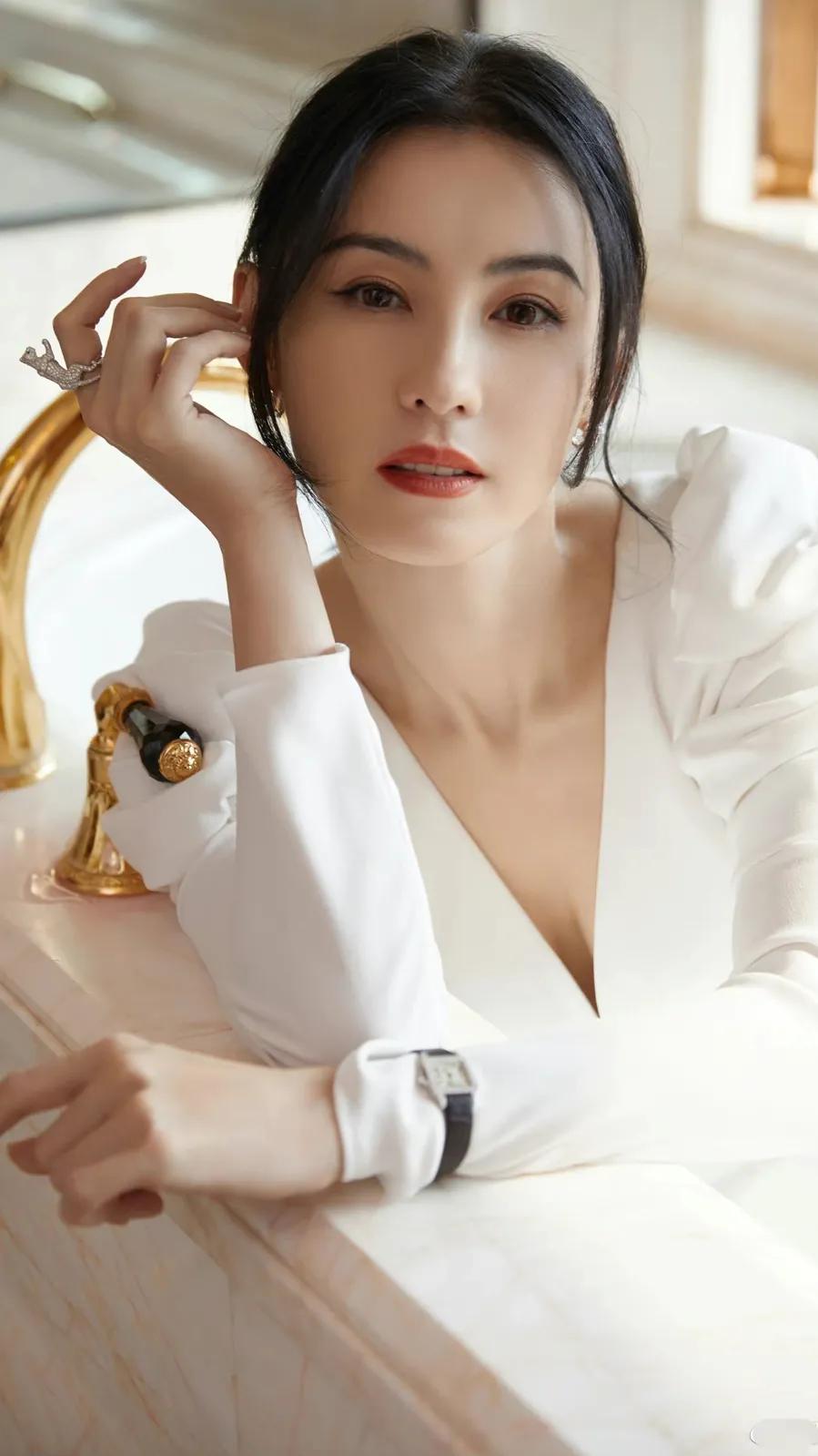 Three baby hot mom: Cecilia Cheung - iNEWS