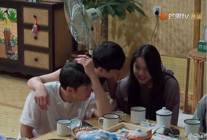 《向往的生活》欧阳娜娜崩溃痛哭，张子枫缩在